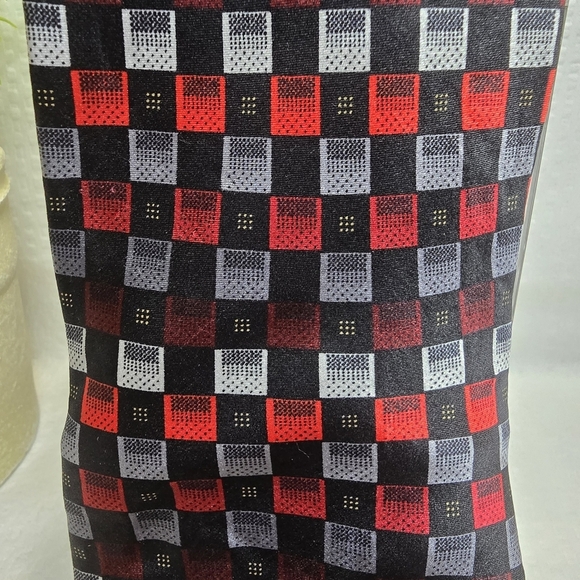 Covington Black, Red And Gray Geometric 100%Silk Tie Vintage - Picture 4 of 5
